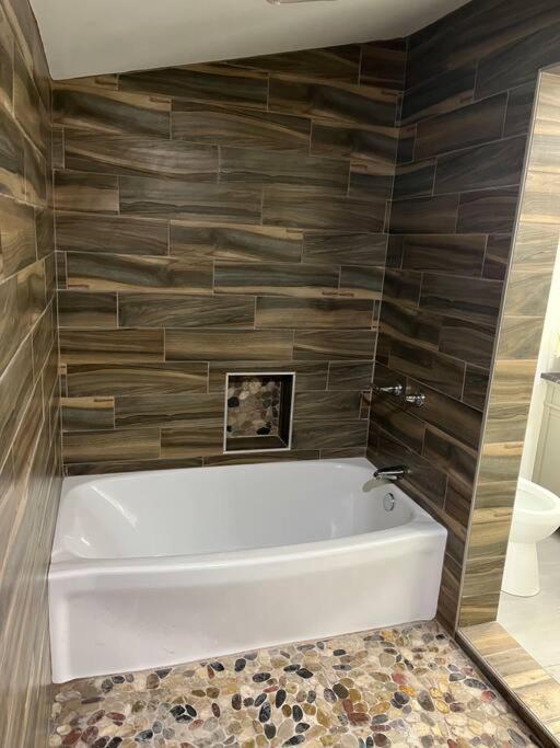 فيلا Luxury 2Br Within Walking Distance To Nightlife!! كوفينجتون المظهر الخارجي الصورة